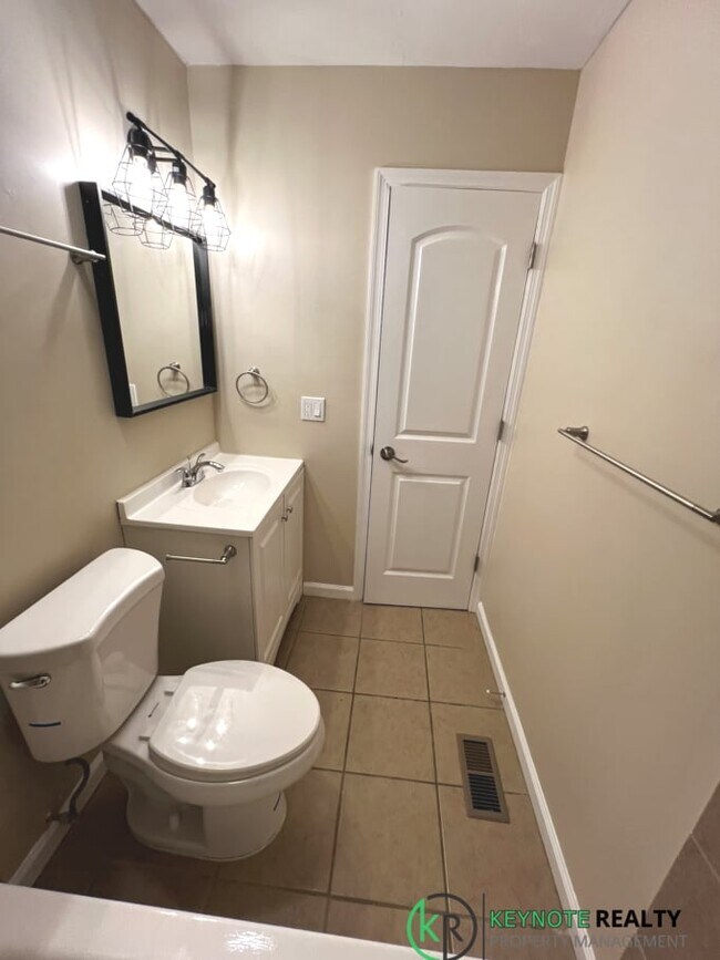 Building Photo - 125 Teakwood Ln