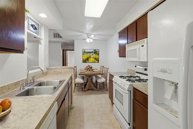 Building Photo - 12416 Deer Falls Dr