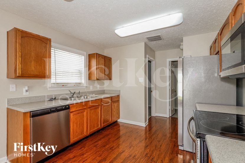 Building Photo - 919 Littleton Dr