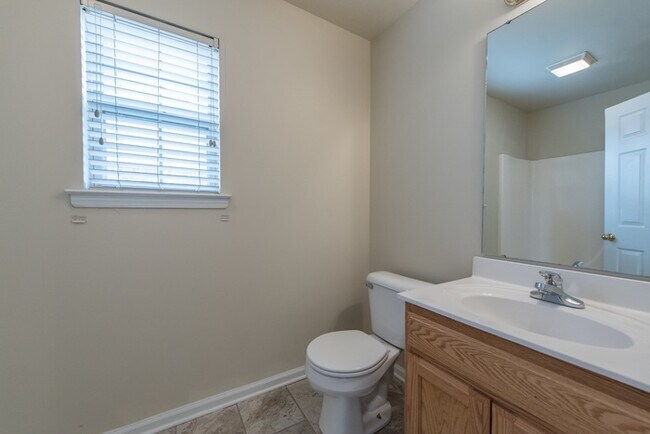 Building Photo - Foxcroft Apartments 2 BD, 2.5 BA