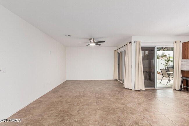 Building Photo - 2411 E Alameda Dr