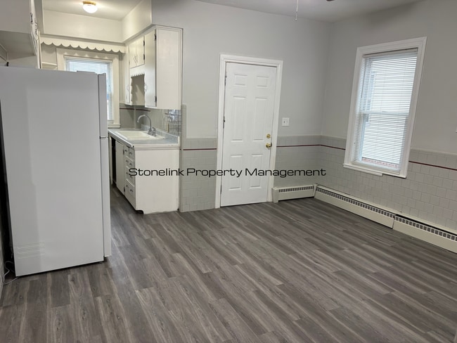 Building Photo - 15 Hawkins St