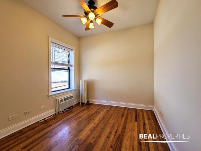 Building Photo - 1 bedroom in CHICAGO IL 60613