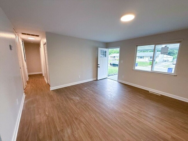 Building Photo - 2479 Kitchner Dr