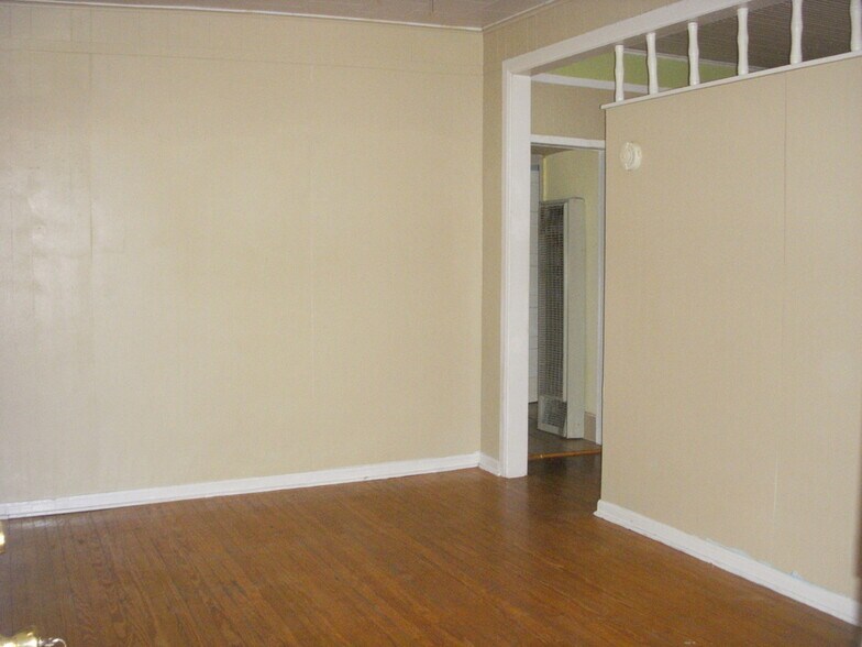 Building Photo - 305 S Magnolia St