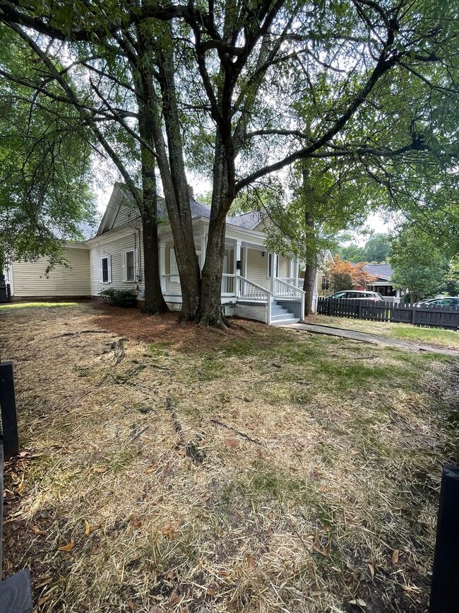 Building Photo - AMAZING 3br/2ba NEW RENOVATION IN ATLANTA!...