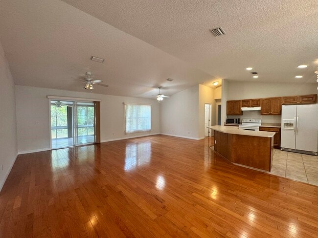 Building Photo - 932 Delcie Dr