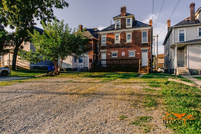 Building Photo - 174 E 11th Ave