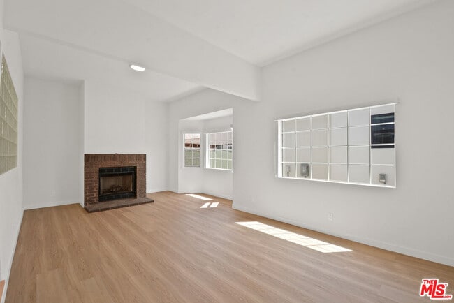 Building Photo - 2619 Carmona Ave