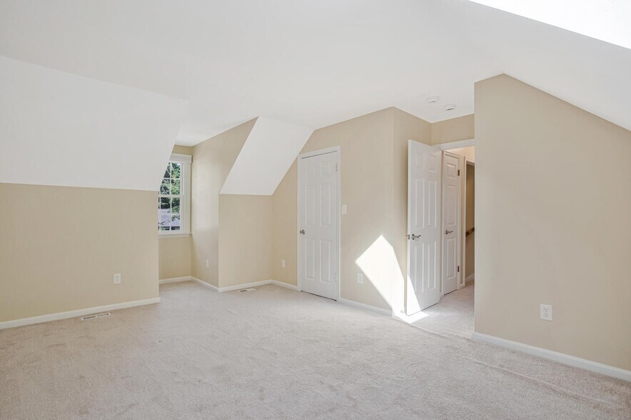 Building Photo - 1408 Damsel Ln