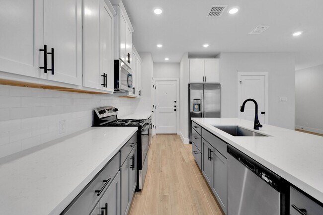 Building Photo - Beautiful 4 Bedroom New Construction Luxur...