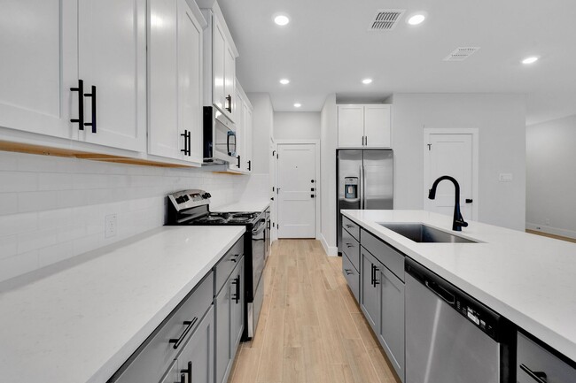 Building Photo - JUNE SPECIAL! - Gorgeous Luxury Townhome!!!