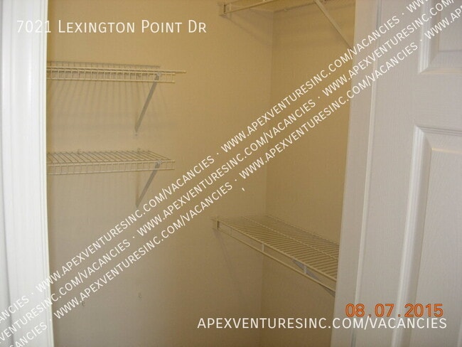 Building Photo - 7021 Lexington Point Dr