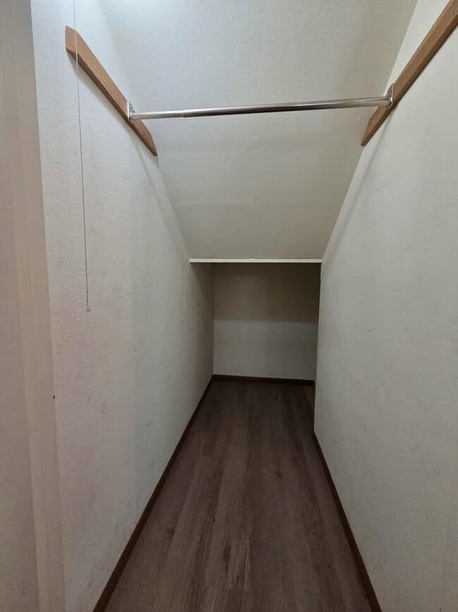 Building Photo - HUGE Number 2 Canyon ~ ~ 4 bedroom, 3 bath...