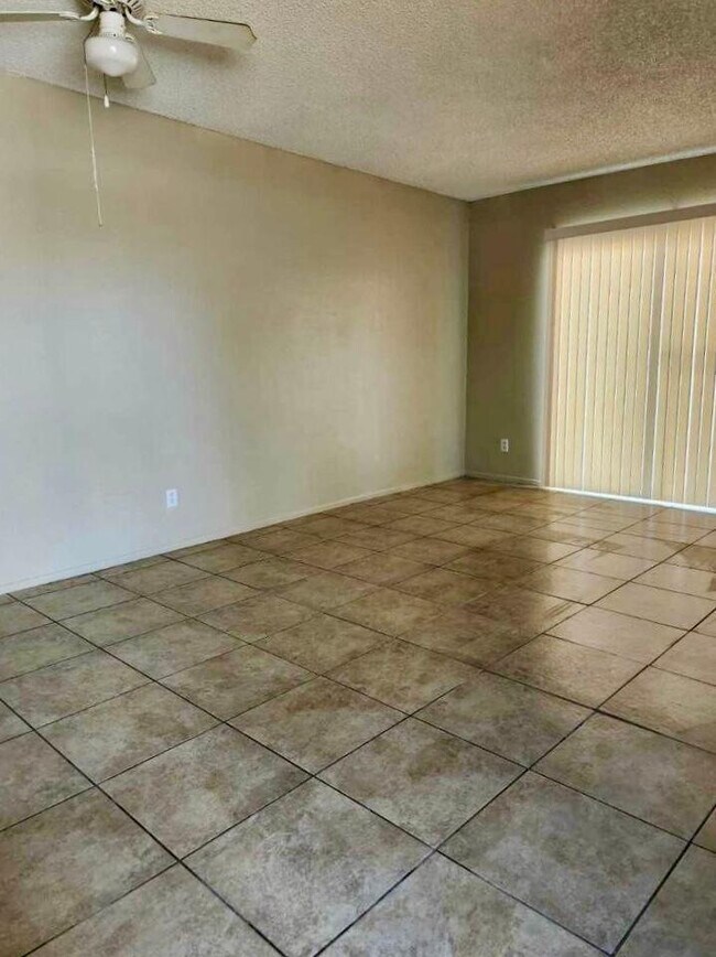 Building Photo - 2846 E Kathleen Rd