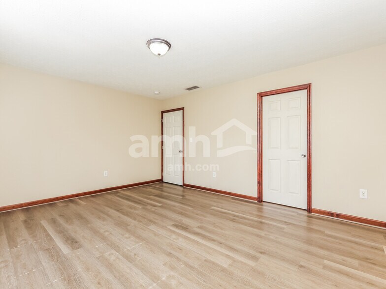 Building Photo - 5692 Cottonwood Ct