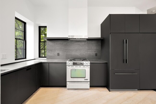 Building Photo - 1451 Maryland Ave NE