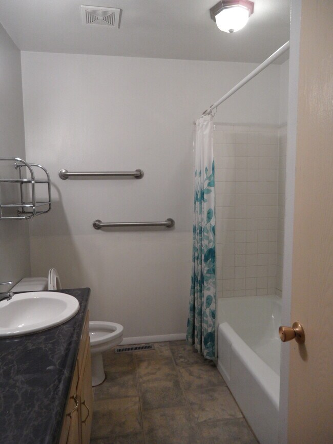 Building Photo - 1357 N 17th St