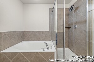 Building Photo - 2122 York Dr