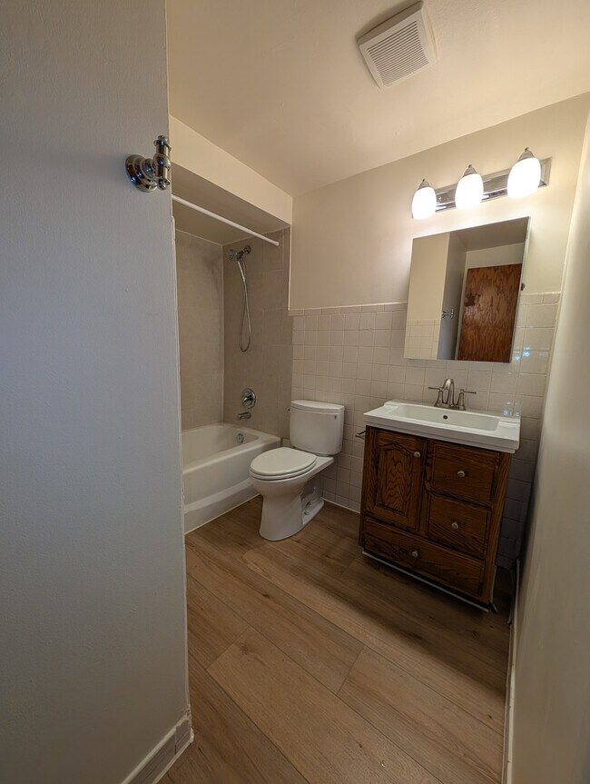 Building Photo - 4343 W 63rd St