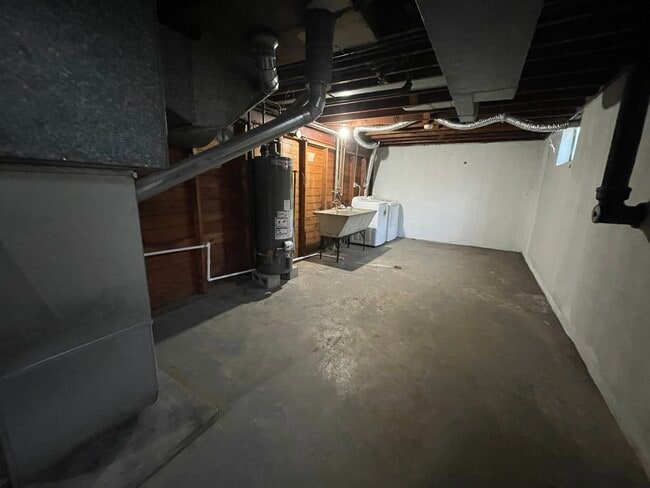 Building Photo - 1605 Monroe St