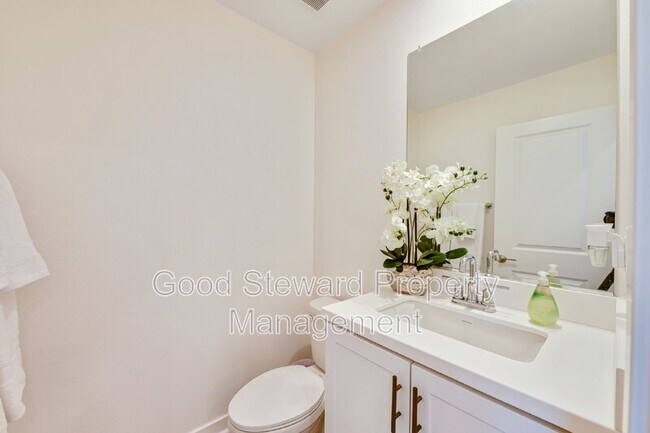 Building Photo - 9608 Nova Pl