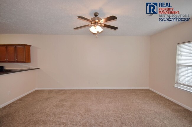Building Photo - Beautiful 2BR/2.5 BA M'boro end unit townhome!