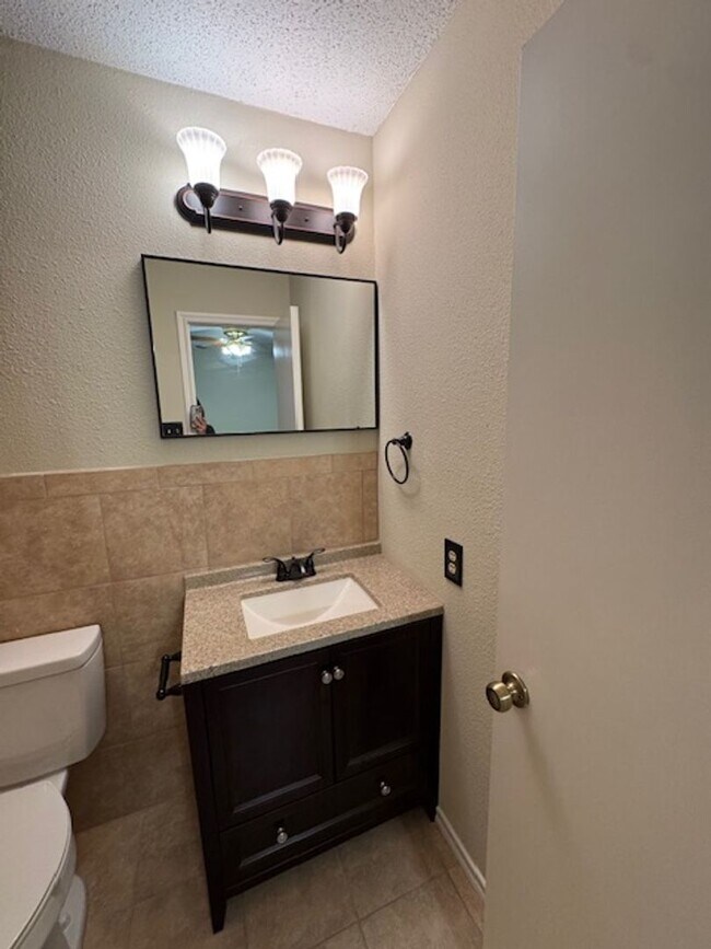 Building Photo - 10114 Sandbrook Hill