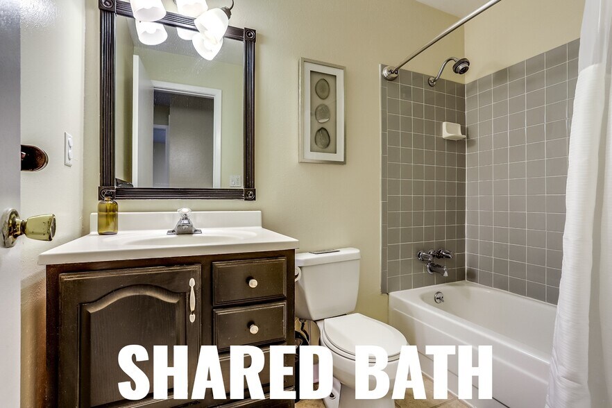 Building Photo - 15054 E Dartmouth Ave