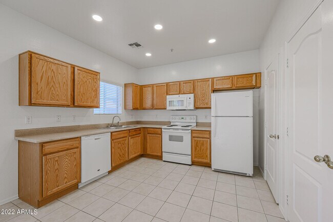 Building Photo - 8940 W Olive Ave