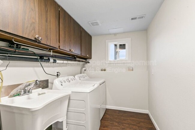 Building Photo - 4510 N Sommer St