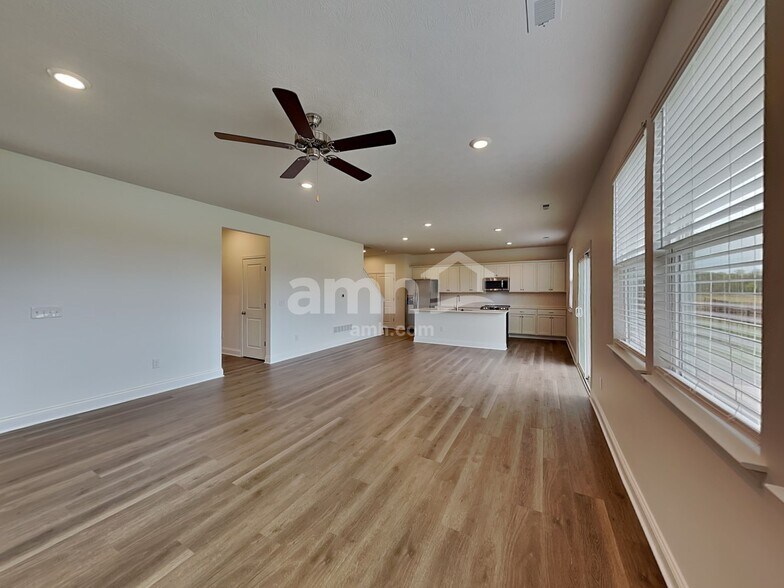 Building Photo - 9166 Henley Ave