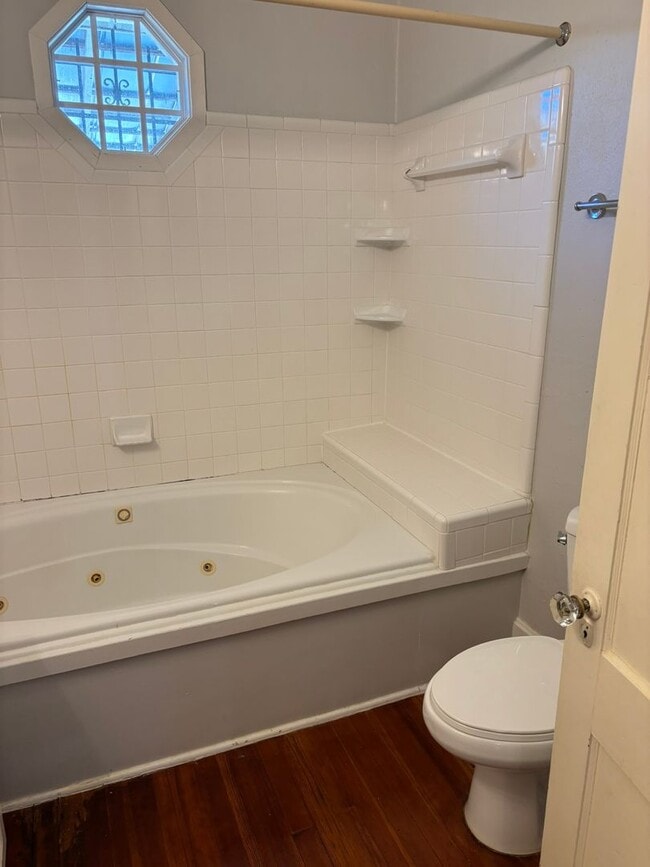 Building Photo - Lakebottom Area! Hardwood Floors Throughout! Call the office to schedule a tour!