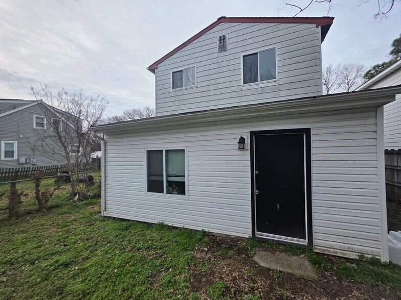 Building Photo - 15 E Kelly Ave
