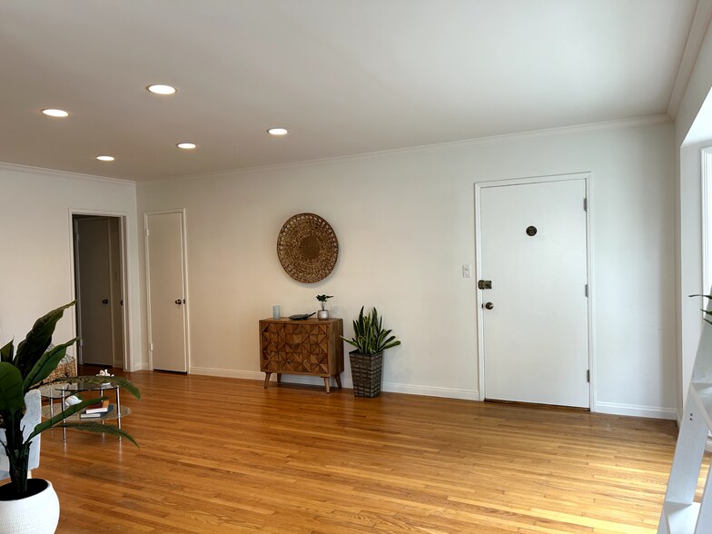 Building Photo - 901 E Ocean Blvd