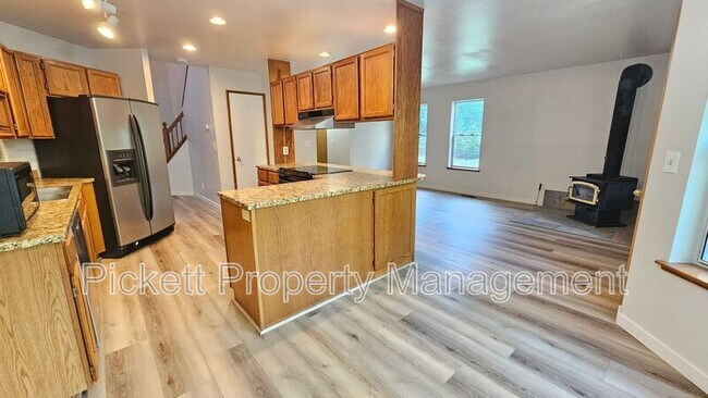 Building Photo - 4755 NW Hosman Cir