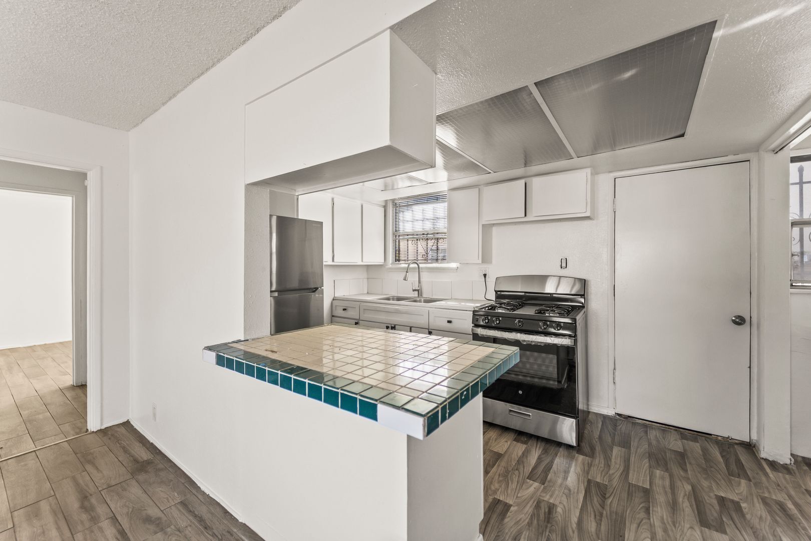 Building Photo - 956 E Imperial Hwy