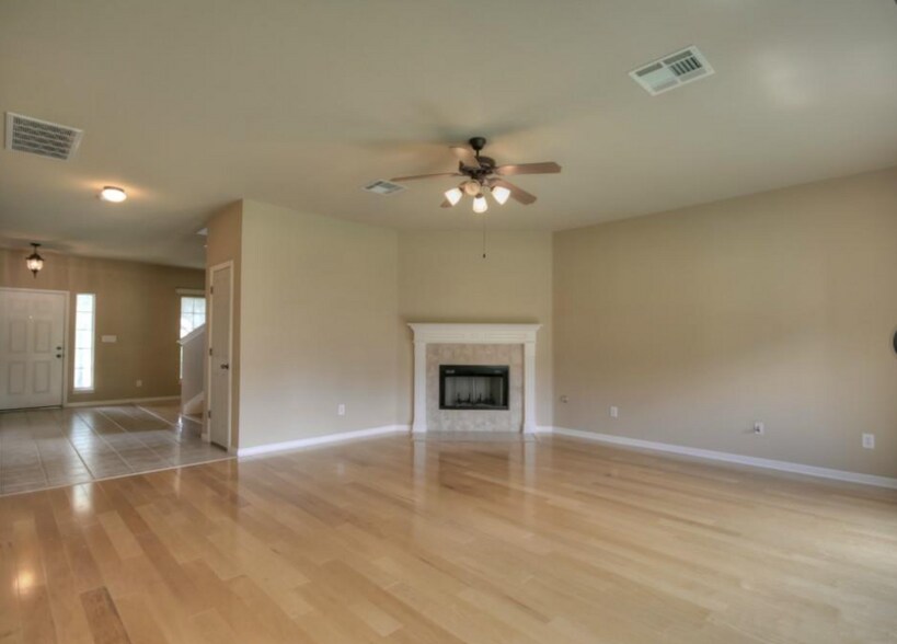 Building Photo - 9624 Castle Pines Dr