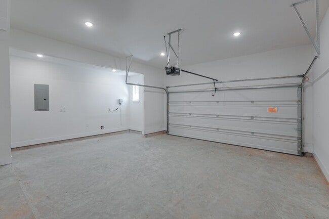 Building Photo - 564 Tawny Rim Dr