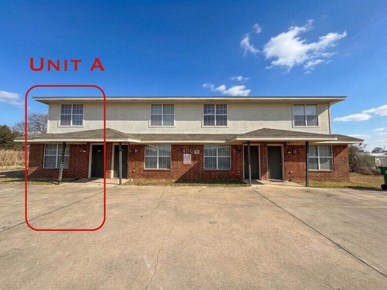 Building Photo - 400 Brittney Way