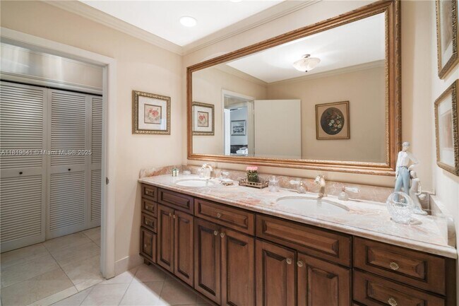 Building Photo - 610 Marquesa Dr