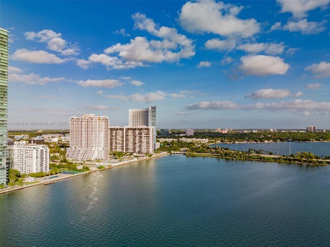 Building Photo - 3301 NE 5th Ave