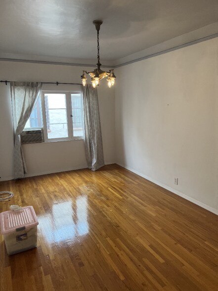 Building Photo - 419 Cloverdale Ave