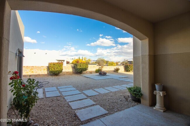 Building Photo - 1415 San Bonifacio Arc
