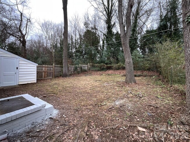 Building Photo - 1742 Academy St