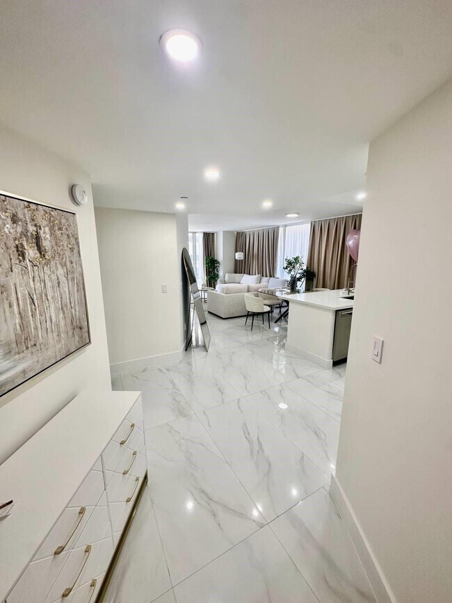 Building Photo - 1830 S Ocean Dr