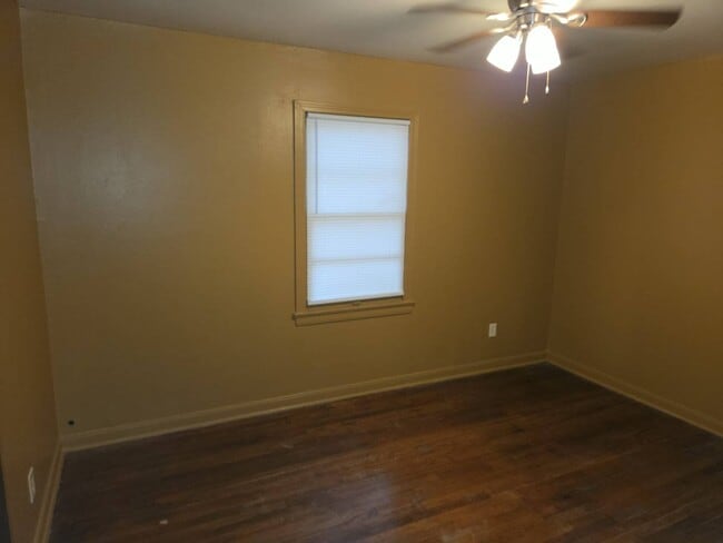 Building Photo - 2 N Richard Dr