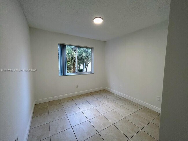 Building Photo - 450 S Park Rd
