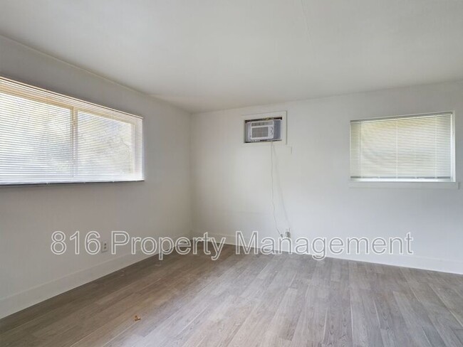 Building Photo - 15411 Barat Ave