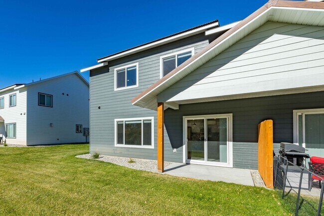 Building Photo - 515 W Aspen St